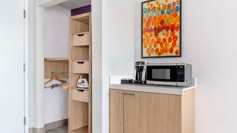 <b>Hilton Garden Inn Denver Airport Room</b>. Images powered by <a href="https://iceportal.shijigroup.com/" title="IcePortal" target="_blank">IcePortal</a>.
