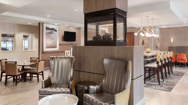 Hampton Inn & Suites Denver Cherry Creek Lobby