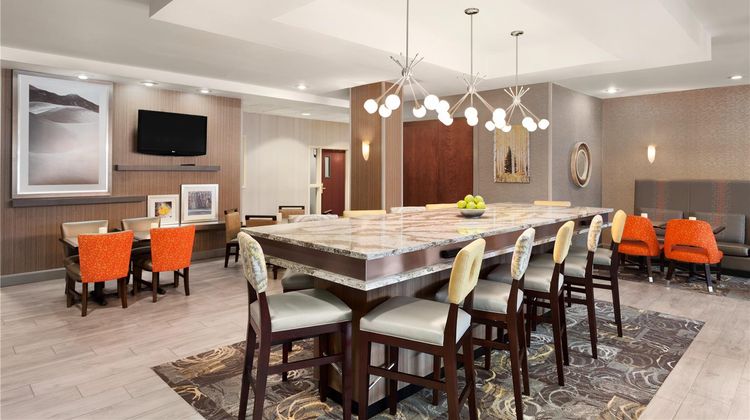 Hampton Inn & Suites Denver Cherry Creek Lobby