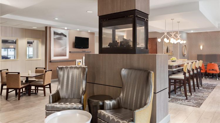 Hampton Inn & Suites Denver Cherry Creek Lobby