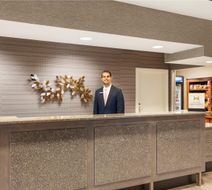 Hampton Inn & Suites Denver Cherry Creek Lobby