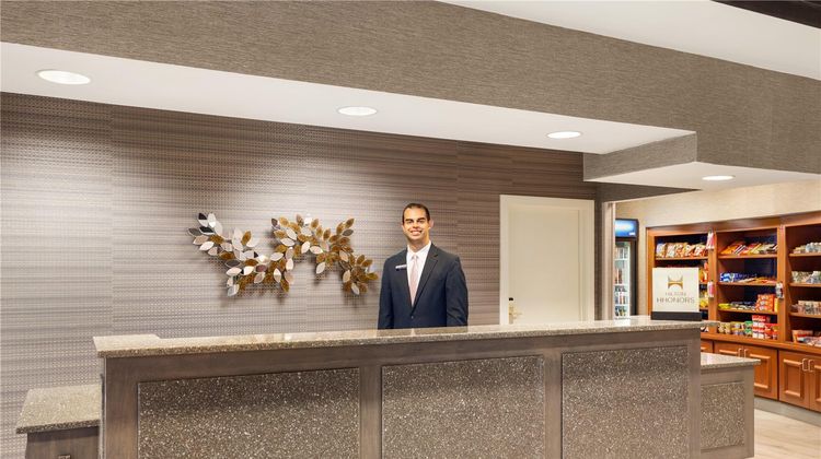 Hampton Inn & Suites Denver Cherry Creek Lobby