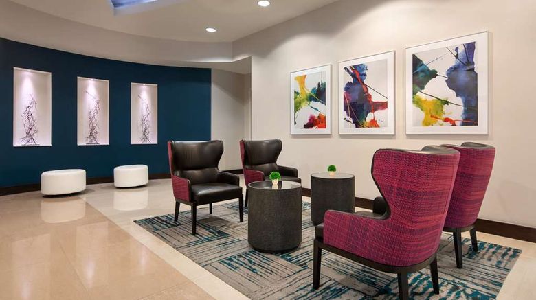 <b>Hilton Garden Inn Denver/Cherry Creek Lobby</b>. Images powered by <a href="https://iceportal.shijigroup.com/" title="IcePortal" target="_blank">IcePortal</a>.