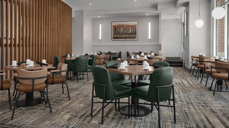 <b>Hilton Garden Inn Denver Downtown Restaurant</b>. Images powered by <a href="https://iceportal.shijigroup.com/" title="IcePortal" target="_blank">IcePortal</a>.