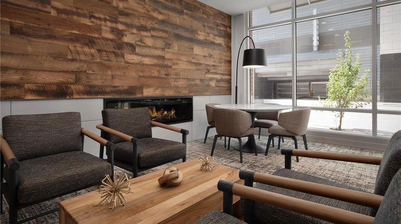 <b>Hilton Garden Inn Denver Downtown Lobby</b>. Images powered by <a href="https://iceportal.shijigroup.com/" title="IcePortal" target="_blank">IcePortal</a>.