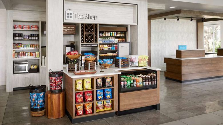 <b>Hilton Garden Inn Denver S Park Meadows Lobby</b>. Images powered by <a href="https://iceportal.shijigroup.com/" title="IcePortal" target="_blank">IcePortal</a>.