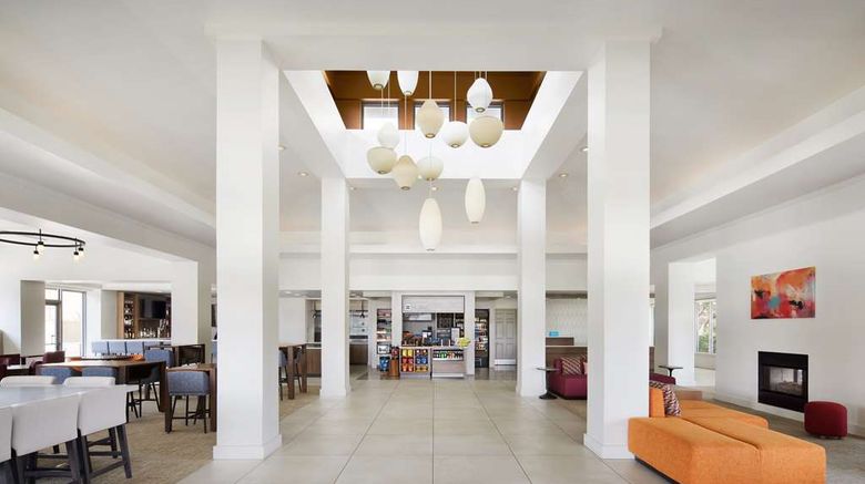 <b>Hilton Garden Inn Denver S Park Meadows Lobby</b>. Images powered by <a href="https://iceportal.shijigroup.com/" title="IcePortal" target="_blank">IcePortal</a>.
