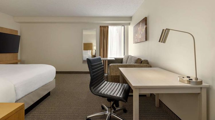 Embassy Suites Denver Intl Airport Room
