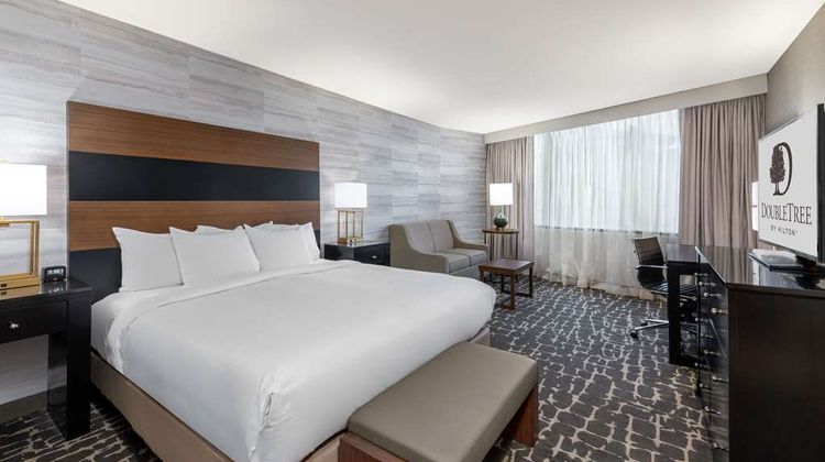 DoubleTree by Hilton Denver Aurora Room