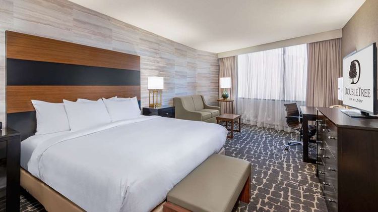 DoubleTree by Hilton Denver Aurora Room