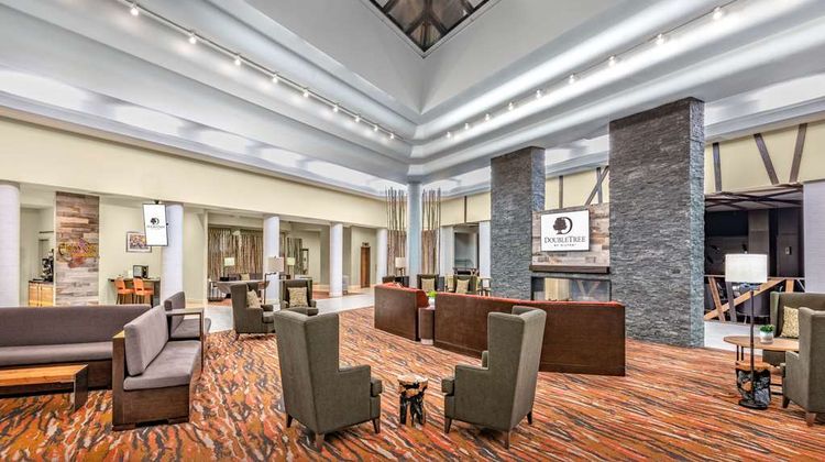 DoubleTree by Hilton Denver Aurora Lobby