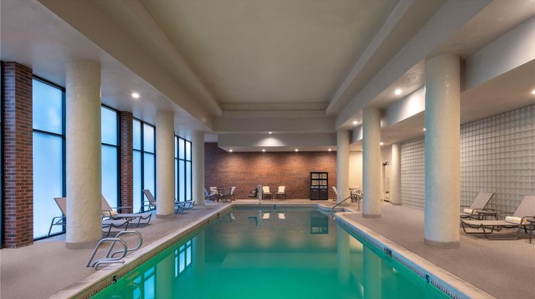 DoubleTree by Hilton Denver Aurora Pool