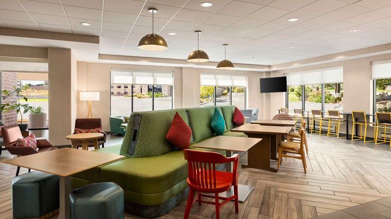 <b>Home2 Suites by Hilton Denver West Lobby</b>. Images powered by <a href="https://iceportal.shijigroup.com/" title="IcePortal" target="_blank">IcePortal</a>.
