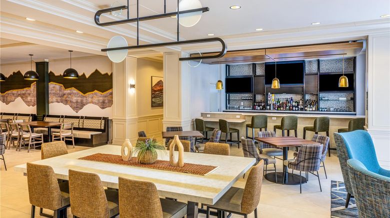 <b>Hilton Garden Inn Denver Tech Center Restaurant</b>. Images powered by <a href="https://iceportal.shijigroup.com/" title="IcePortal" target="_blank">IcePortal</a>.