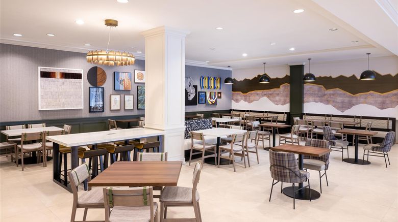 <b>Hilton Garden Inn Denver Tech Center Restaurant</b>. Images powered by <a href="https://iceportal.shijigroup.com/" title="IcePortal" target="_blank">IcePortal</a>.