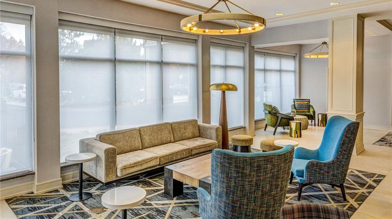 <b>Hilton Garden Inn Denver Tech Center Lobby</b>. Images powered by <a href="https://iceportal.shijigroup.com/" title="IcePortal" target="_blank">IcePortal</a>.