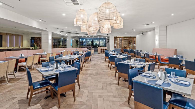 <b>Hilton Sandestin Beach Golf Resort & Spa Restaurant</b>. Images powered by <a href="https://iceportal.shijigroup.com/" title="IcePortal" target="_blank">IcePortal</a>.