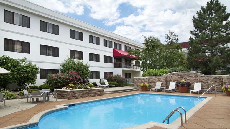 <b>Embassy Suites Detroit Metro Airport Pool</b>. Images powered by <a href="https://iceportal.shijigroup.com/" title="IcePortal" target="_blank">IcePortal</a>.
