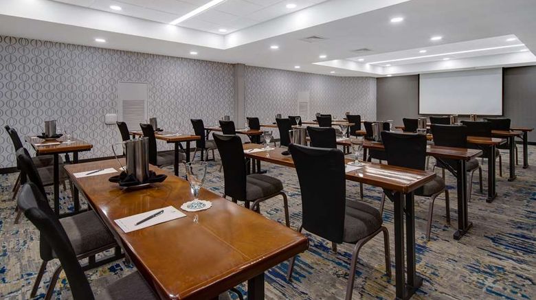 <b>Embassy Suites Detroit Metro Airport Meeting</b>. Images powered by <a href="https://iceportal.shijigroup.com/" title="IcePortal" target="_blank">IcePortal</a>.