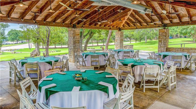<b>Hilton DFW Lakes & Conference Center Restaurant</b>. Images powered by <a href="https://iceportal.shijigroup.com/" title="IcePortal" target="_blank">IcePortal</a>.