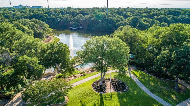 <b>Hilton DFW Lakes & Conference Center Exterior</b>. Images powered by <a href="https://iceportal.shijigroup.com/" title="IcePortal" target="_blank">IcePortal</a>.