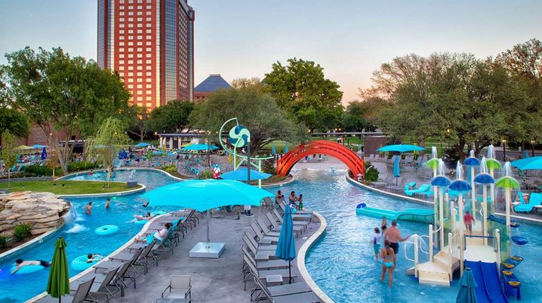 <b>Hilton Anatole Pool</b>. Images powered by <a href="https://iceportal.shijigroup.com/" title="IcePortal" target="_blank">IcePortal</a>.