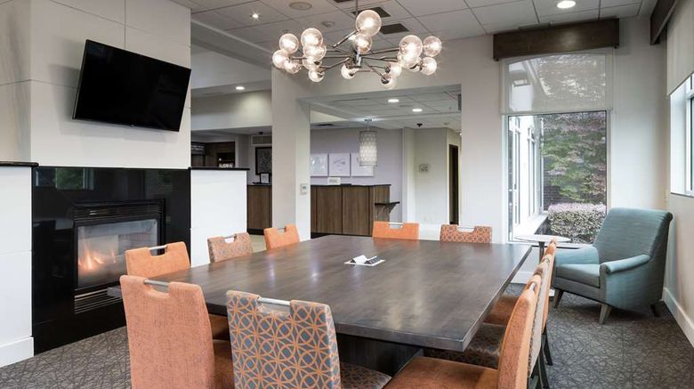 <b>Hilton Garden Inn DFW North Grapevine Lobby</b>. Images powered by <a href="https://iceportal.shijigroup.com/" title="IcePortal" target="_blank">IcePortal</a>.