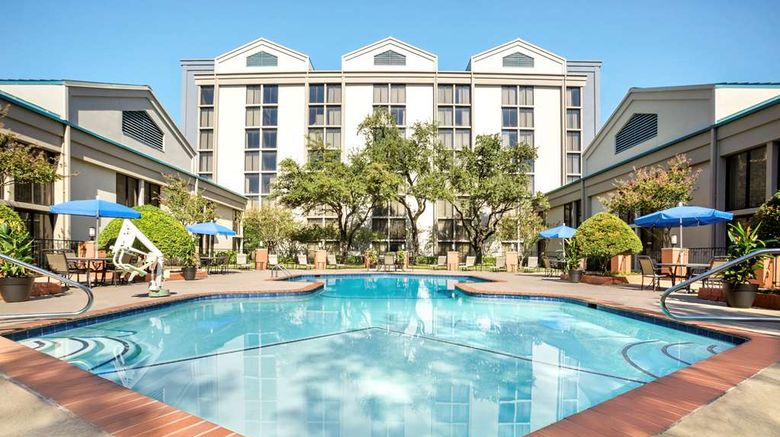 <b>DoubleTree by Hilton DFW Airport North Pool</b>. Images powered by <a href="https://iceportal.shijigroup.com/" title="IcePortal" target="_blank">IcePortal</a>.