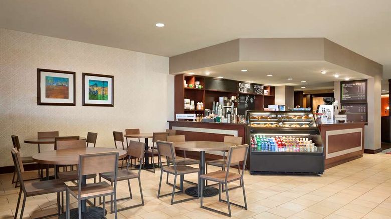 <b>DoubleTree by Hilton DFW Airport North Restaurant</b>. Images powered by <a href="https://iceportal.shijigroup.com/" title="IcePortal" target="_blank">IcePortal</a>.