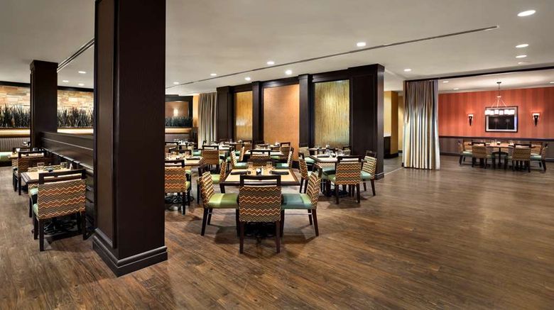 <b>DoubleTree by Hilton DFW Airport North Restaurant</b>. Images powered by <a href="https://iceportal.shijigroup.com/" title="IcePortal" target="_blank">IcePortal</a>.