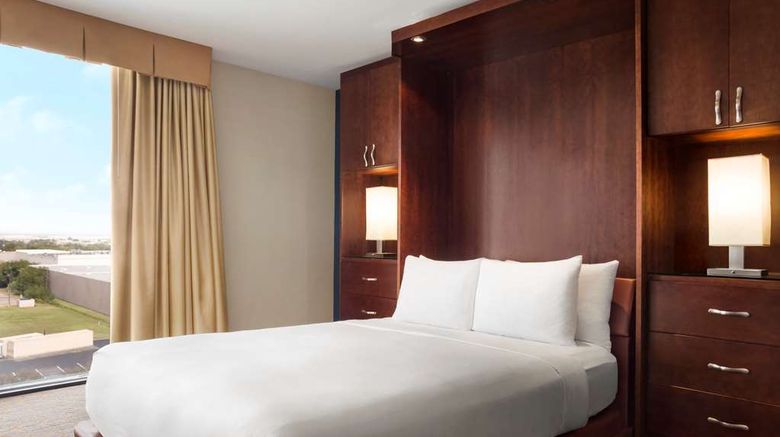 <b>DoubleTree by Hilton DFW Airport North Room</b>. Images powered by <a href="https://iceportal.shijigroup.com/" title="IcePortal" target="_blank">IcePortal</a>.