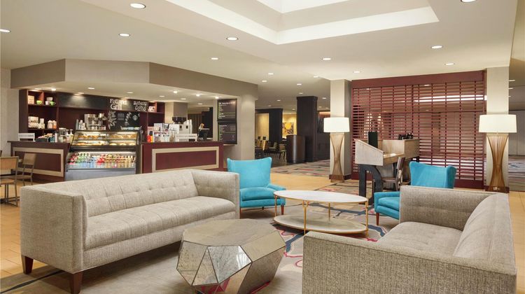 DoubleTree by Hilton DFW Airport North Lobby