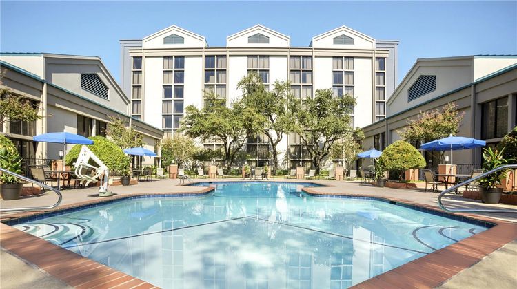 DoubleTree by Hilton DFW Airport North Pool