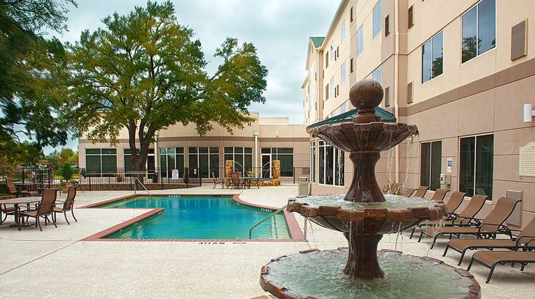 <b>Hilton Garden Inn DFW Airport South Pool</b>. Images powered by <a href="https://iceportal.shijigroup.com/" title="IcePortal" target="_blank">IcePortal</a>.
