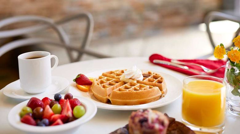 <b>Hilton Garden Inn Las Colinas Restaurant</b>. Images powered by <a href="https://iceportal.shijigroup.com/" title="IcePortal" target="_blank">IcePortal</a>.