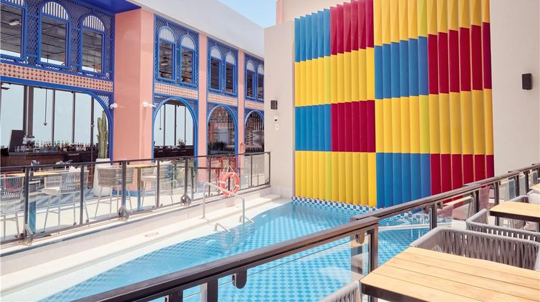 <b>DoubleTree by Hilton Doha Old Town Pool</b>. Images powered by <a href="https://iceportal.shijigroup.com/" title="IcePortal" target="_blank">IcePortal</a>.