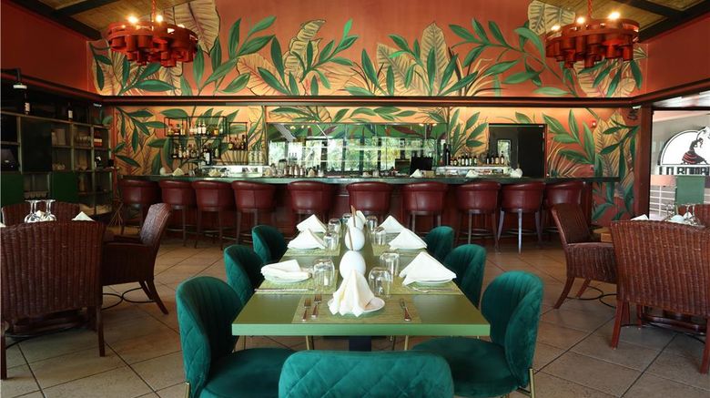 <b>Embassy Suites Dorado del Mar Beach Restaurant</b>. Images powered by <a href="https://iceportal.shijigroup.com/" title="IcePortal" target="_blank">IcePortal</a>.