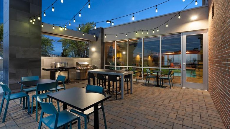 <b>Home2 Suites Dover, DE Restaurant</b>. Images powered by <a href="https://iceportal.shijigroup.com/" title="IcePortal" target="_blank">IcePortal</a>.