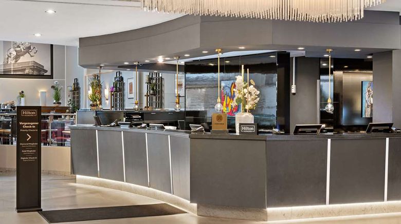 <b>Hilton Dresden Lobby</b>. Images powered by <a href="https://iceportal.shijigroup.com/" title="IcePortal" target="_blank">IcePortal</a>.
