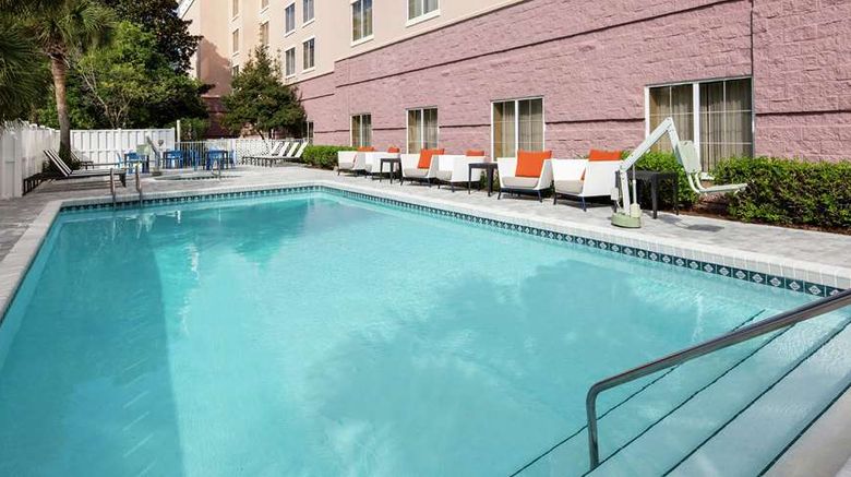 <b>Embassy Suites Destin at Miramar Beach Pool</b>. Images powered by <a href="https://iceportal.shijigroup.com/" title="IcePortal" target="_blank">IcePortal</a>.
