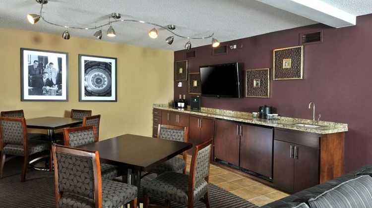 Embassy Suites Des Moines Downtown Room