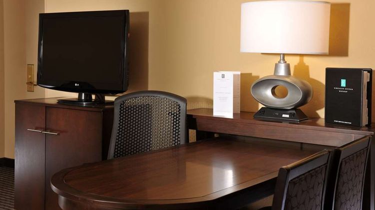 Embassy Suites Des Moines Downtown Room