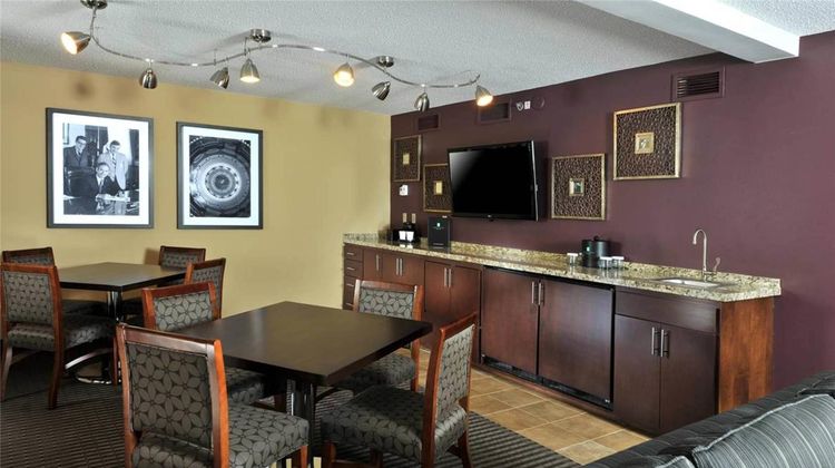 Embassy Suites Des Moines Downtown Room