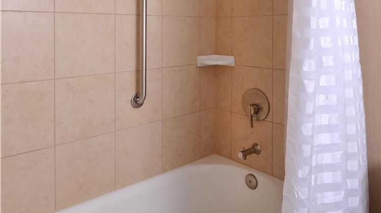 Embassy Suites Des Moines Downtown Room