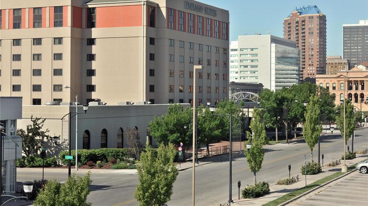 Embassy Suites Des Moines Downtown Exterior