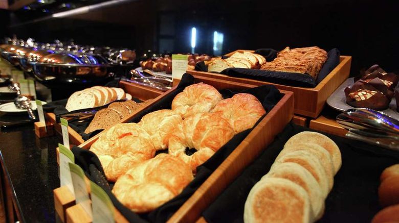 <b>Hilton Garden Inn Des Moines Airport Restaurant</b>. Images powered by <a href="https://iceportal.shijigroup.com/" title="IcePortal" target="_blank">IcePortal</a>.