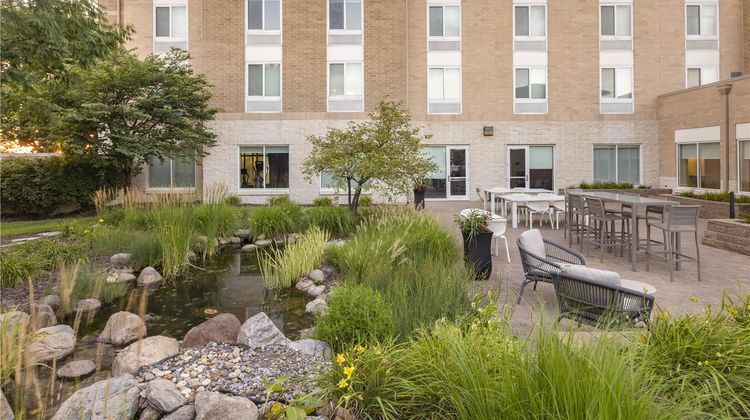Hilton Garden Inn Urbandale Exterior