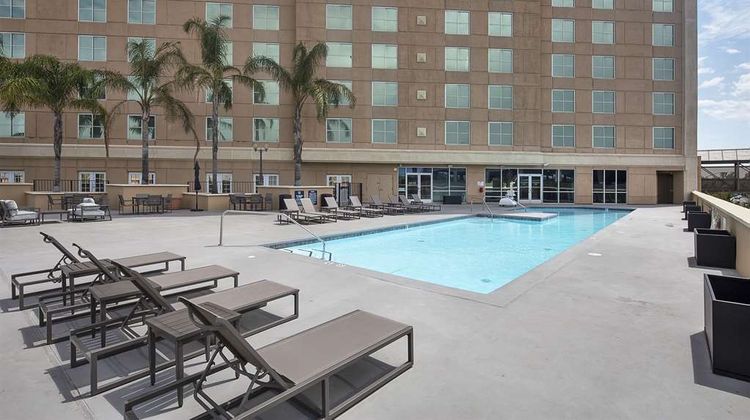 DoubleTree by Hilton Hotel Modesto Pool