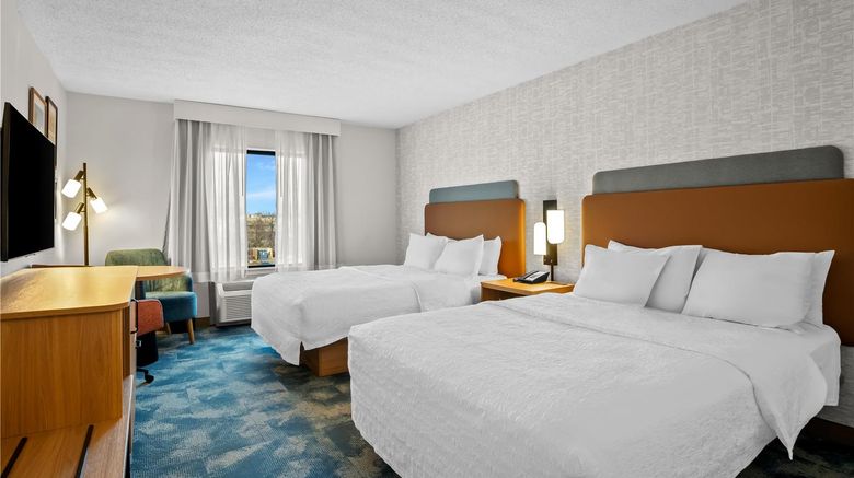 <b>Hampton Inn & Suites Detroit/Canton Room</b>. Images powered by <a href="https://iceportal.shijigroup.com/" title="IcePortal" target="_blank">IcePortal</a>.