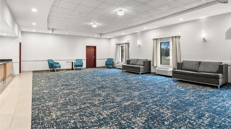 <b>Hampton Inn & Suites Detroit/Canton Meeting</b>. Images powered by <a href="https://iceportal.shijigroup.com/" title="IcePortal" target="_blank">IcePortal</a>.